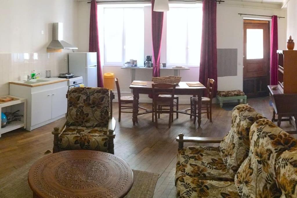 Grand T3 Avec Cour Intérieure Appartement Gray